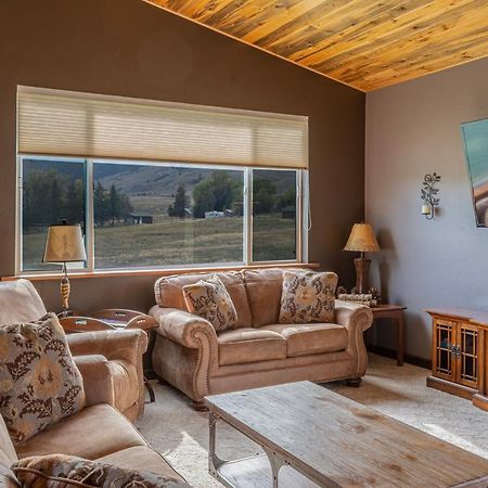 Bison Lodge - Lg Home - 2 Bedrooms - Less Than 5 Miles To Yellowstone North Entrance, Sleeps Up To 8 Гардинър Екстериор снимка