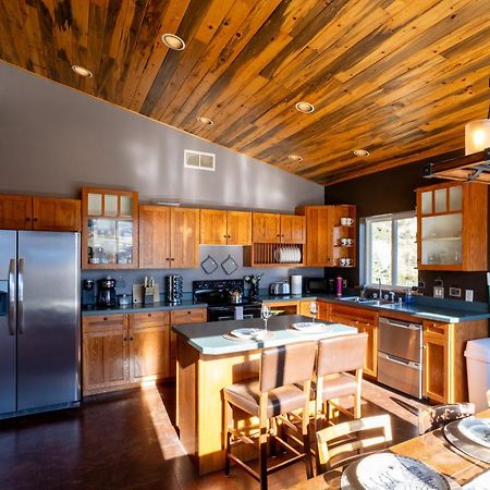 Bison Lodge - Lg Home - 2 Bedrooms - Less Than 5 Miles To Yellowstone North Entrance, Sleeps Up To 8 Гардинър Екстериор снимка