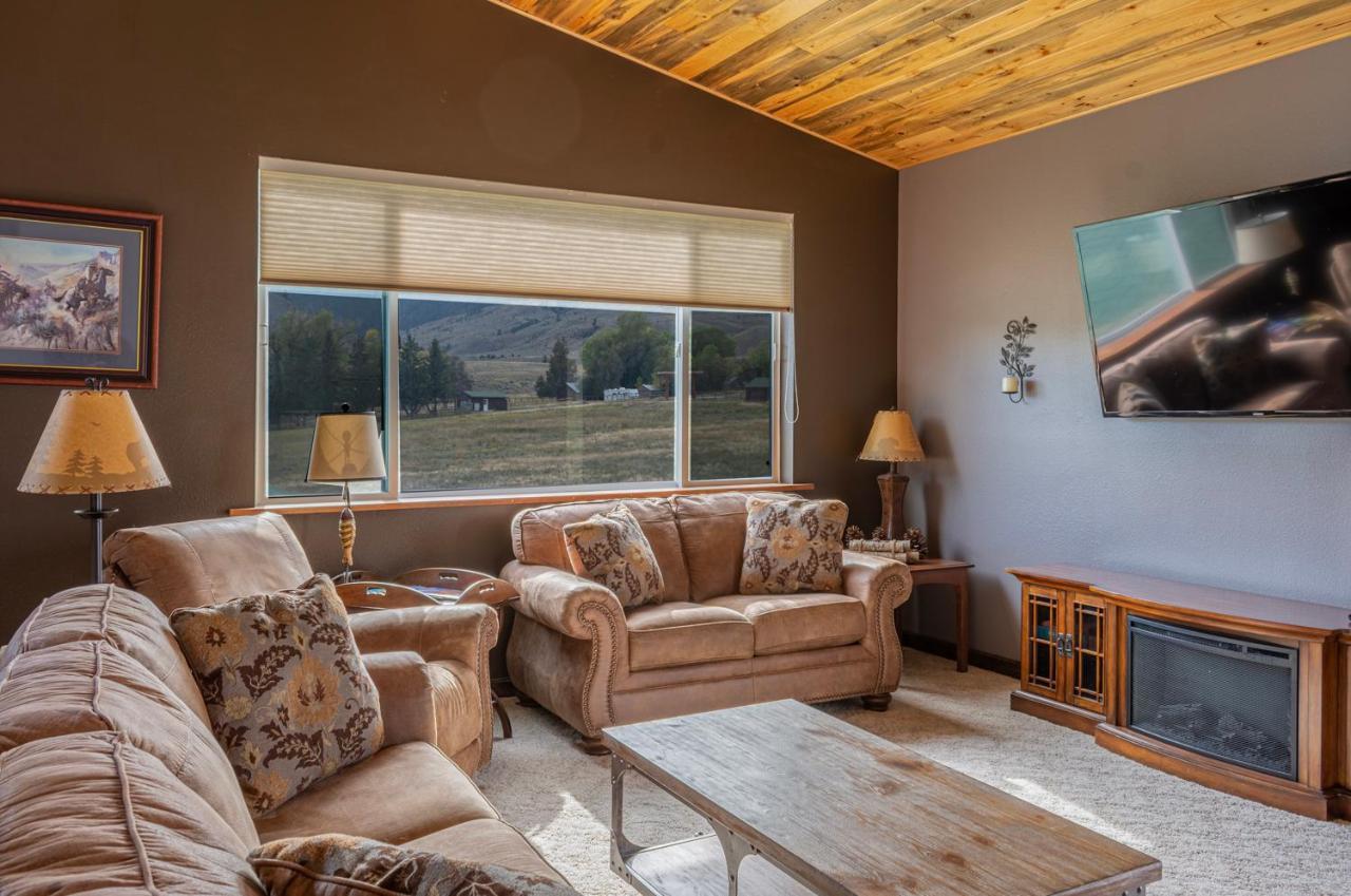 Bison Lodge - Lg Home - 2 Bedrooms - Less Than 5 Miles To Yellowstone North Entrance, Sleeps Up To 8 Гардинър Екстериор снимка