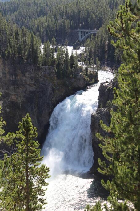 Bison Lodge - Lg Home - 2 Bedrooms - Less Than 5 Miles To Yellowstone North Entrance, Sleeps Up To 8 Гардинър Екстериор снимка