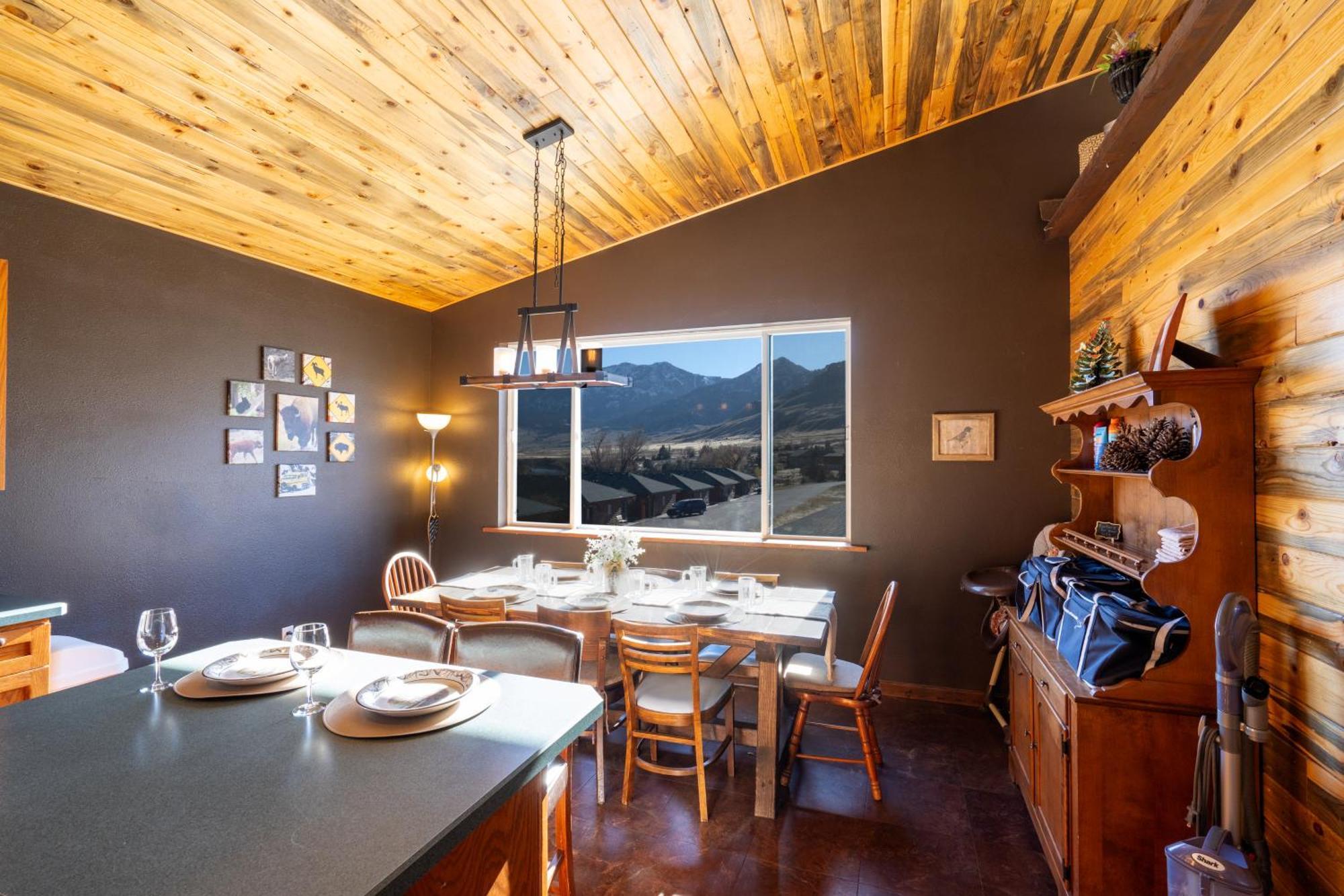 Bison Lodge - Lg Home - 2 Bedrooms - Less Than 5 Miles To Yellowstone North Entrance, Sleeps Up To 8 Гардинър Екстериор снимка