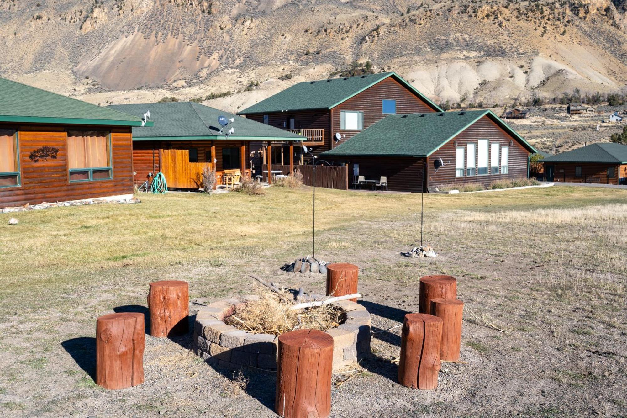 Bison Lodge - Lg Home - 2 Bedrooms - Less Than 5 Miles To Yellowstone North Entrance, Sleeps Up To 8 Гардинър Екстериор снимка
