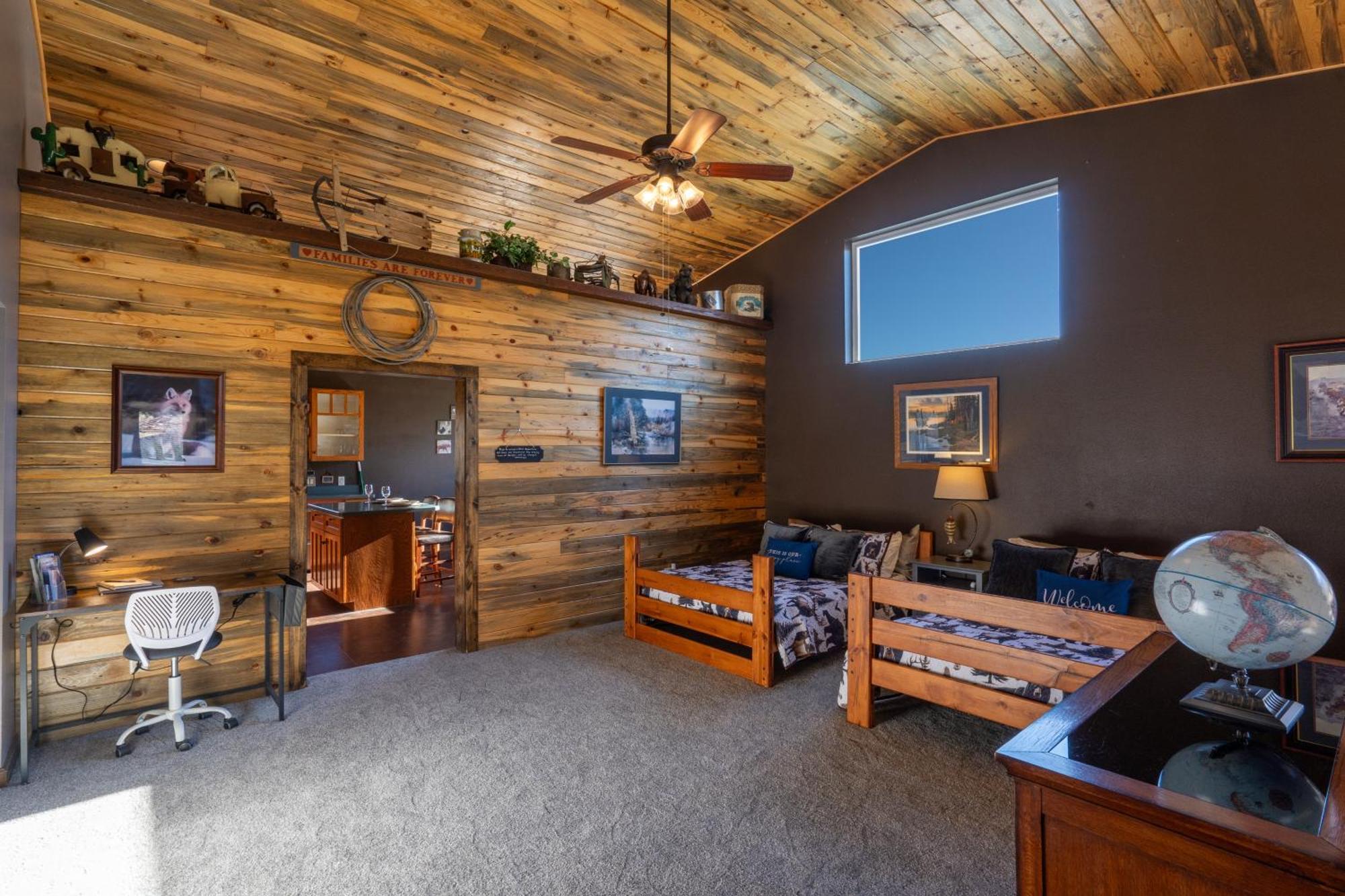 Bison Lodge - Lg Home - 2 Bedrooms - Less Than 5 Miles To Yellowstone North Entrance, Sleeps Up To 8 Гардинър Екстериор снимка