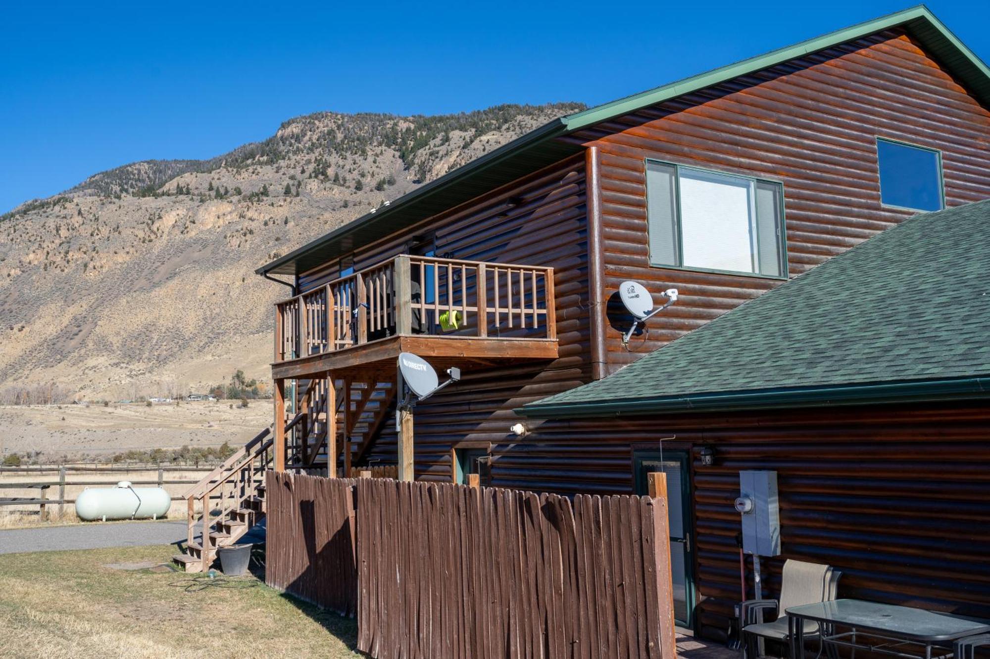 Bison Lodge - Lg Home - 2 Bedrooms - Less Than 5 Miles To Yellowstone North Entrance, Sleeps Up To 8 Гардинър Екстериор снимка