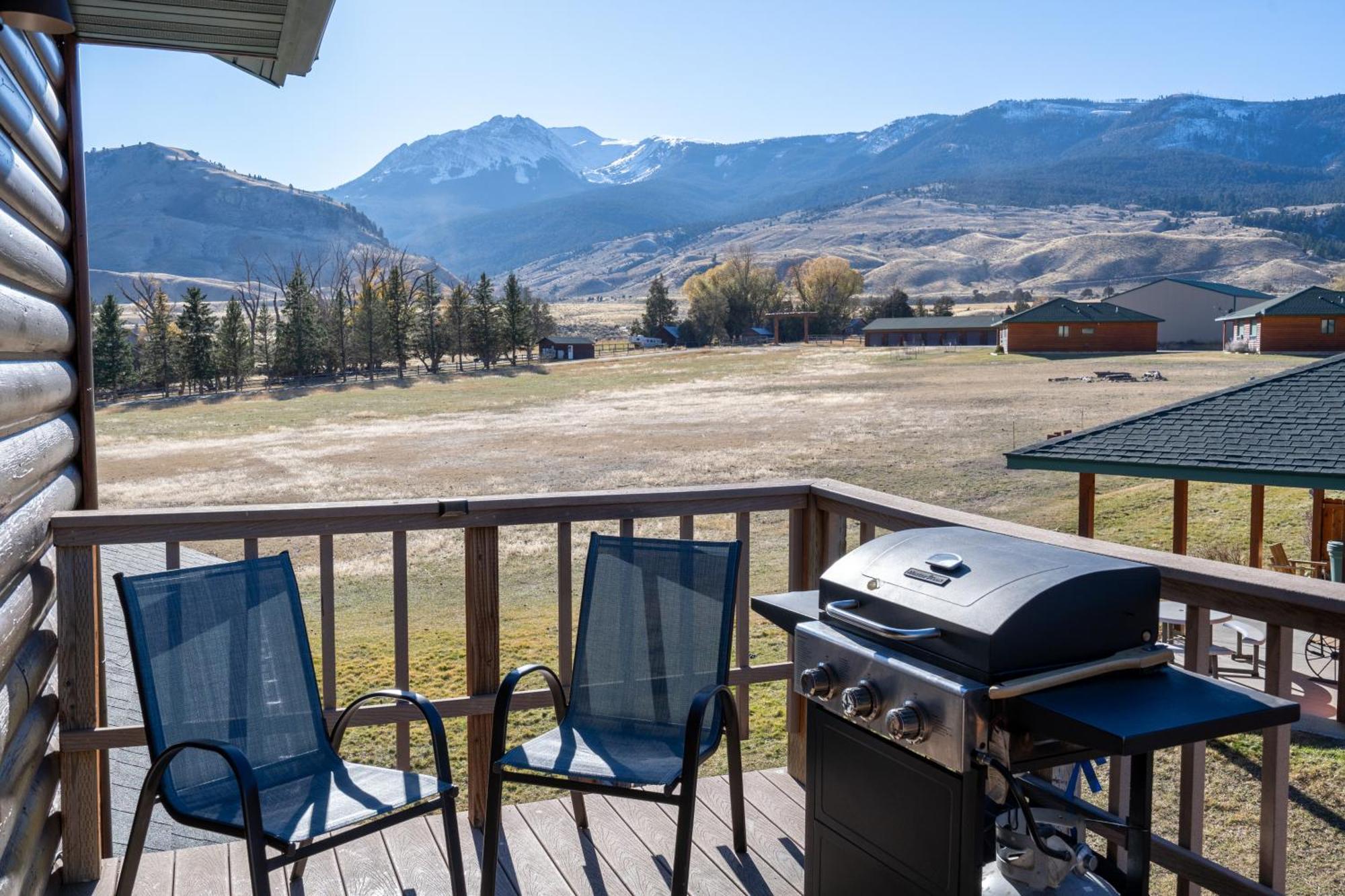 Bison Lodge - Lg Home - 2 Bedrooms - Less Than 5 Miles To Yellowstone North Entrance, Sleeps Up To 8 Гардинър Екстериор снимка