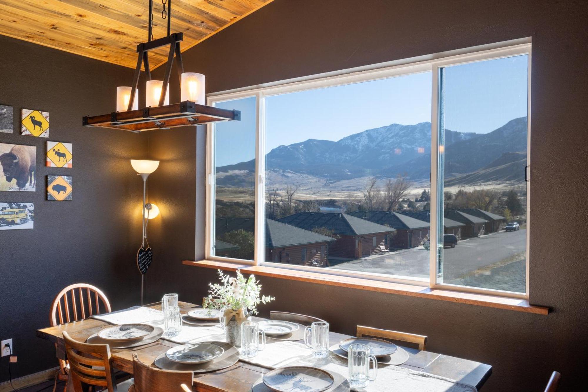 Bison Lodge - Lg Home - 2 Bedrooms - Less Than 5 Miles To Yellowstone North Entrance, Sleeps Up To 8 Гардинър Екстериор снимка