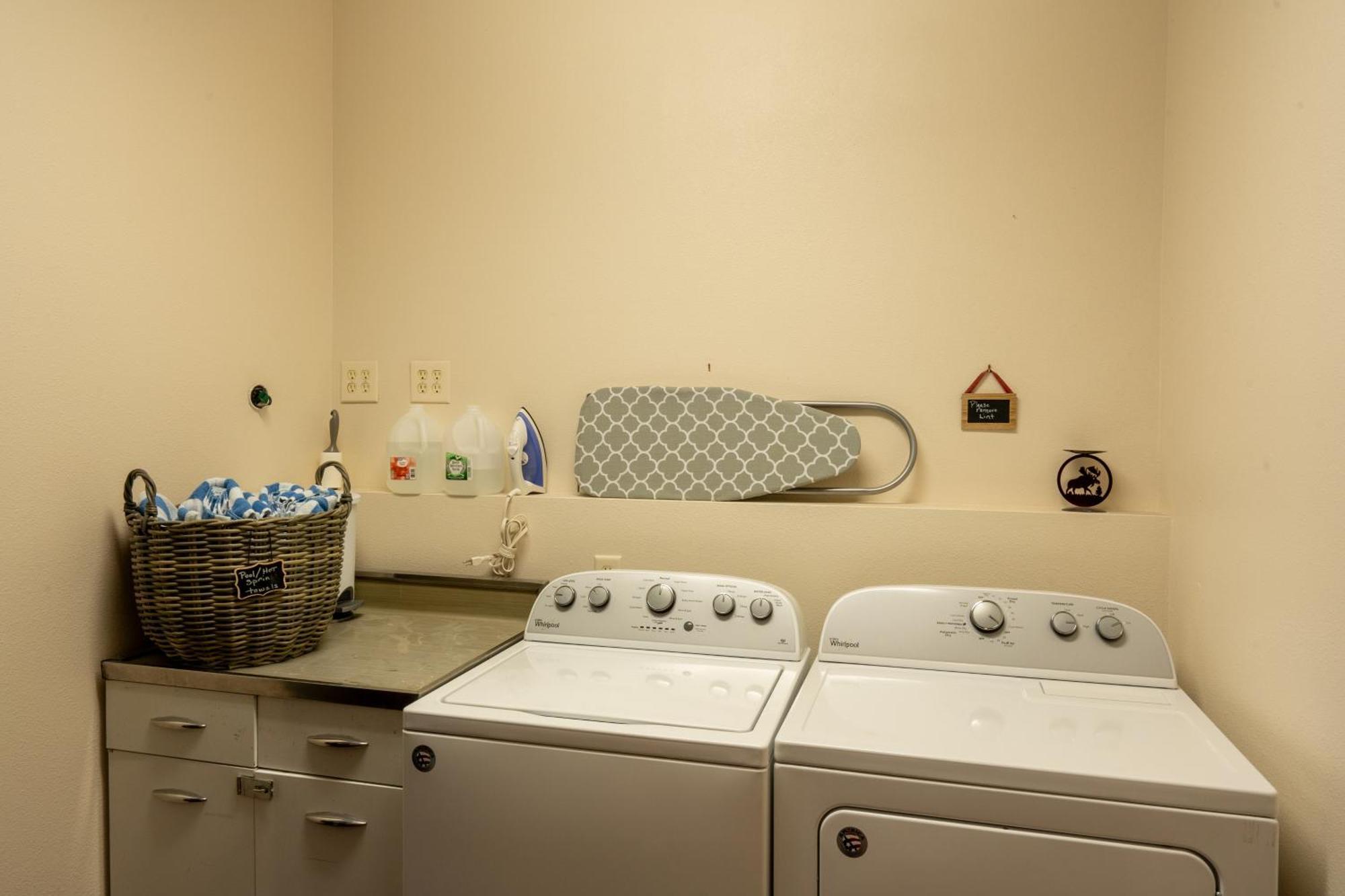 Bison Lodge - Lg Home - 2 Bedrooms - Less Than 5 Miles To Yellowstone North Entrance, Sleeps Up To 8 Гардинър Екстериор снимка