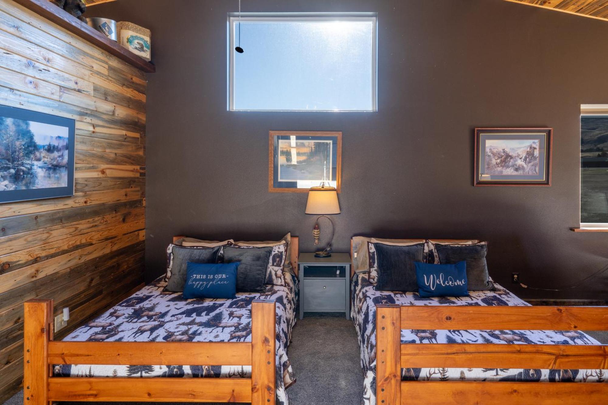 Bison Lodge - Lg Home - 2 Bedrooms - Less Than 5 Miles To Yellowstone North Entrance, Sleeps Up To 8 Гардинър Екстериор снимка