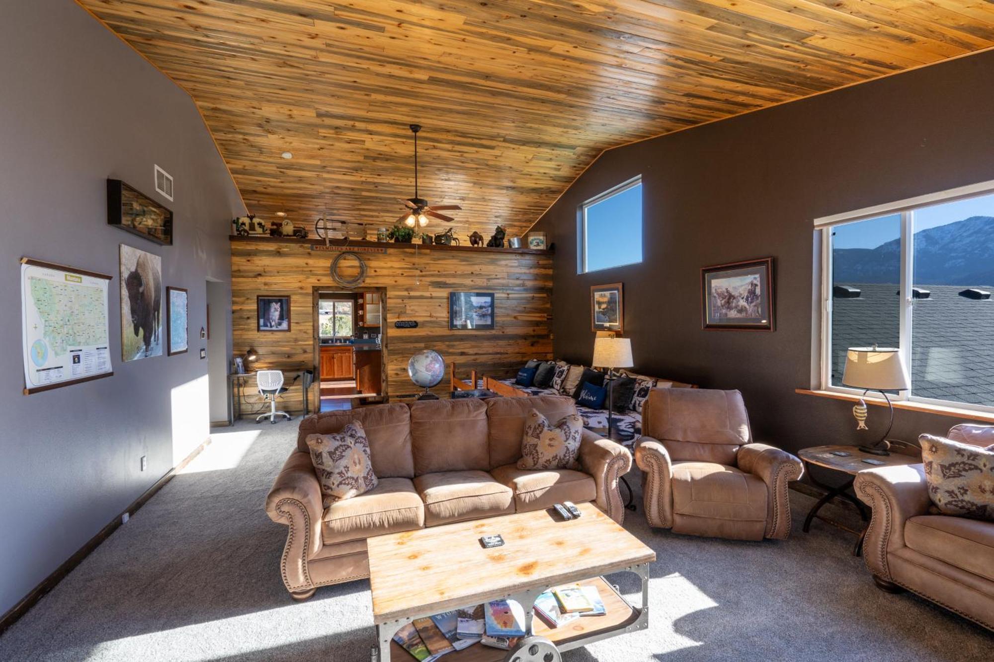 Bison Lodge - Lg Home - 2 Bedrooms - Less Than 5 Miles To Yellowstone North Entrance, Sleeps Up To 8 Гардинър Екстериор снимка